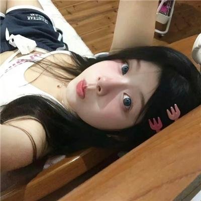 穿风信子蓝的少女